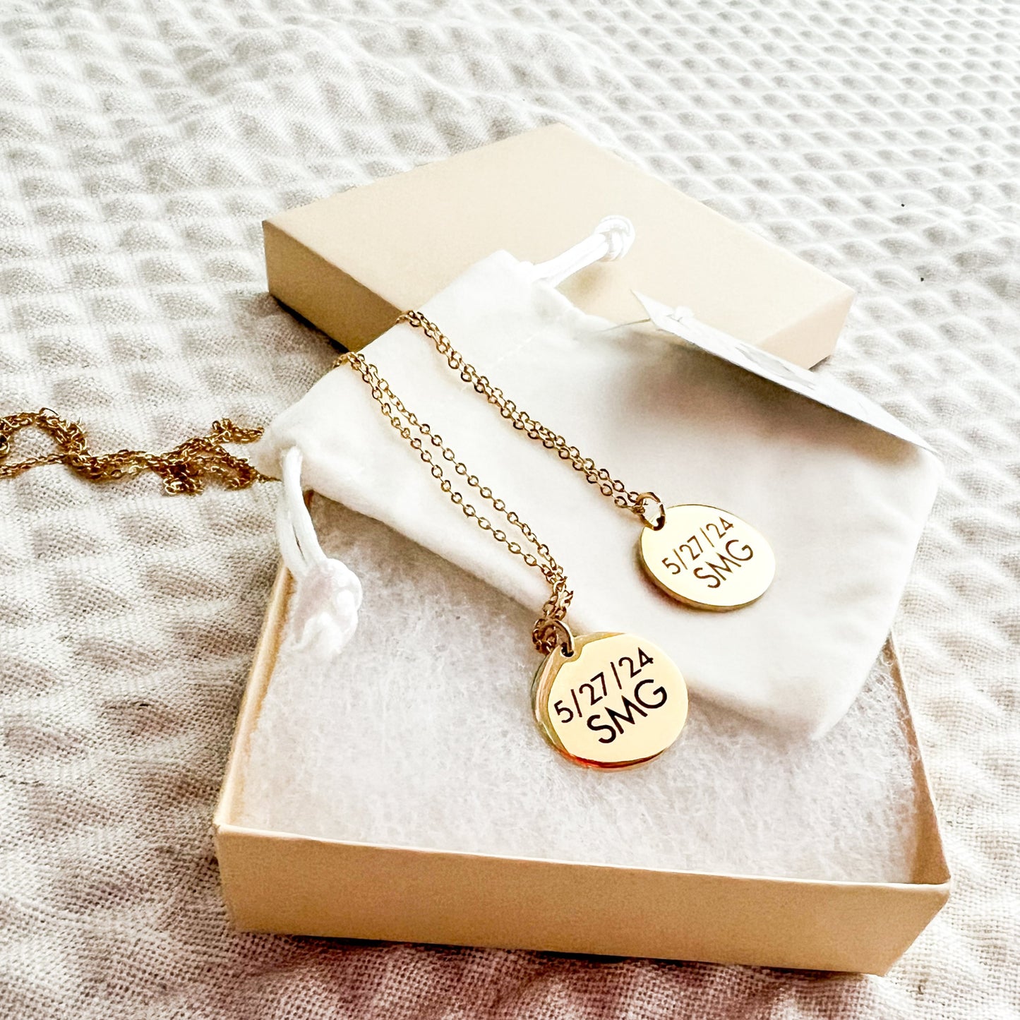 Custom Engraved Classic Pendant and Necklace Set